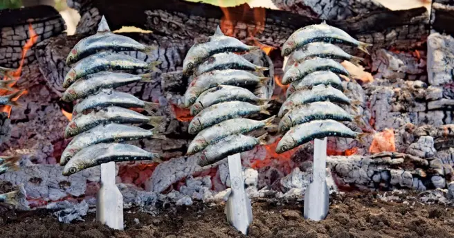 Espetos de sardinas en la playa