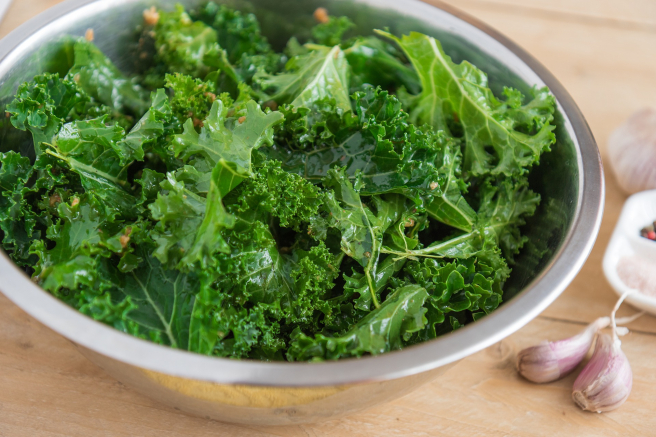 Esta col rizada también está considerada un superalimento debido a que aporta importantes valores nutricionales. Es ideal para una comida saludable.